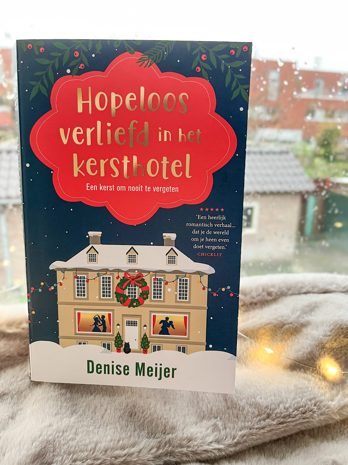 Boekrecensie: Hopeloos Verliefd in het Kersthotel – Denise Meijer